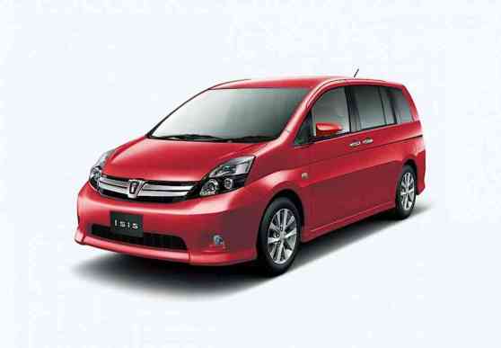 2016 Toyota Isis updated for Japanese market image