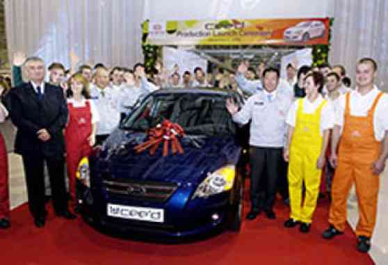 First Kia cee'd rolls off Slovakia production line image