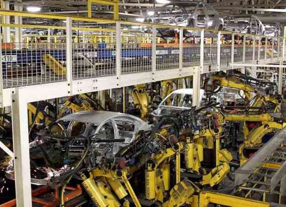 GM suspends operations in four North American plants image