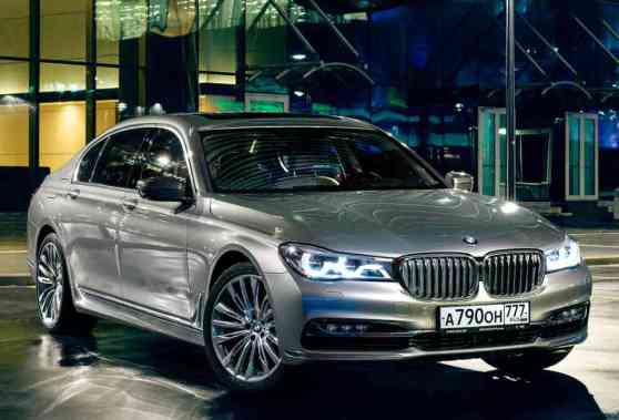 BMW unveils first-ever quad-turbo diesel engine image