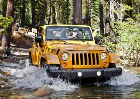 FCA recalls nearly 393,000 Jeep Wranglers over airbag defect image