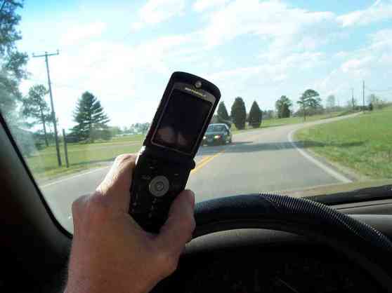 Senate passes bill versus use of mobile devices while driving image