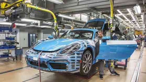 2017 Porsche 718 Cayman production begins image