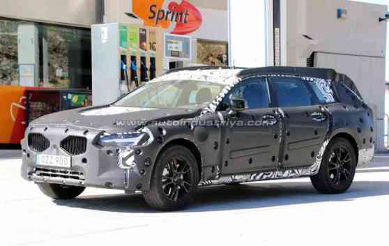 Spied: Volvo V90 Cross Country spotted testing image