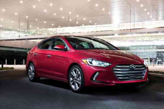 Hyundai Elantra wins at 2016 International Design Excellence Awards image