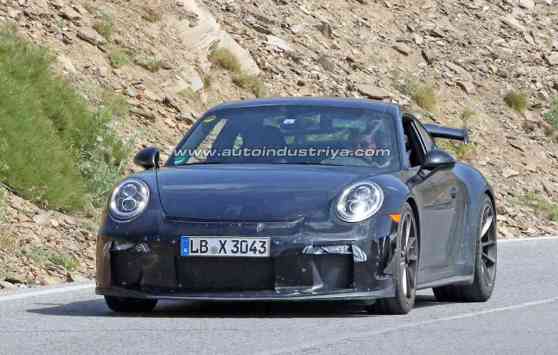 Spied: Is the 2017 Porsche 911 GT3 getting a manual gearbox? image