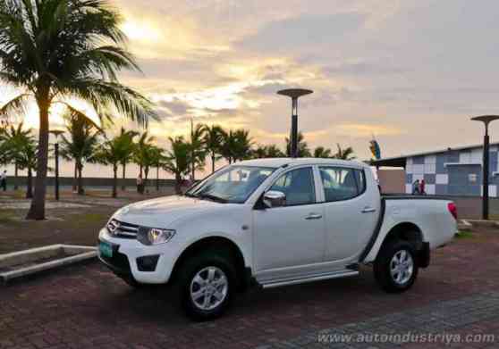 Mitsubishi Philippines issues airbag-related safety bulletin for Strada, L200 image
