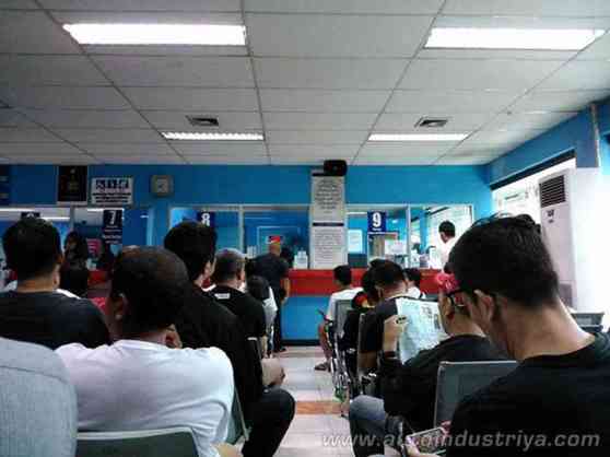 LTO hints at license fee hike; changes in application/renewal process image