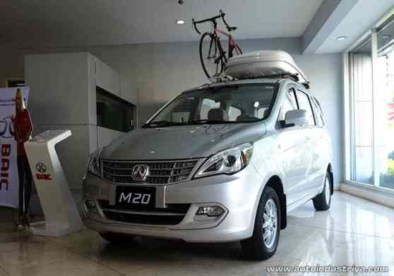 2016 BAIC M20 MPV debuts image
