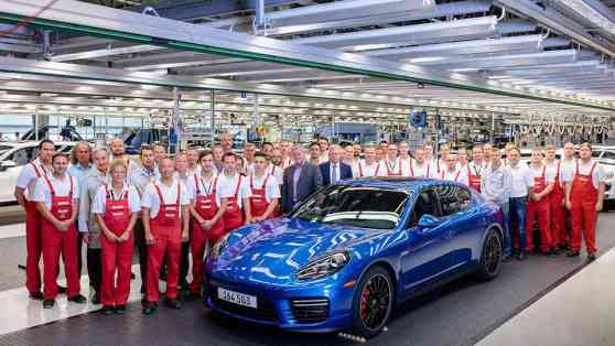 Porsche concludes production of first-gen Panamera  image