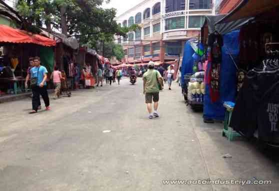 Mayor Erap vows to keep main streets of Manila free of vendors image