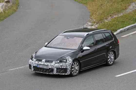 Spied: VW Golf R spotted sporting a new face image