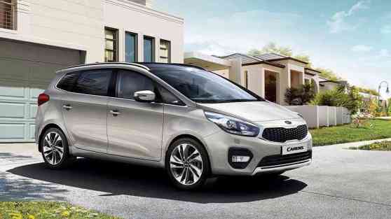 Refreshed 2017 Kia Carens breaks cover image