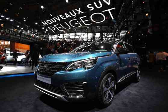Paris 2016: Peugeot 5008 transforms into a crossover image