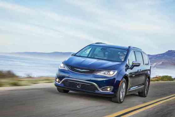 LA 2016: Chrysler Pacifica minivan gets hybrid variant image