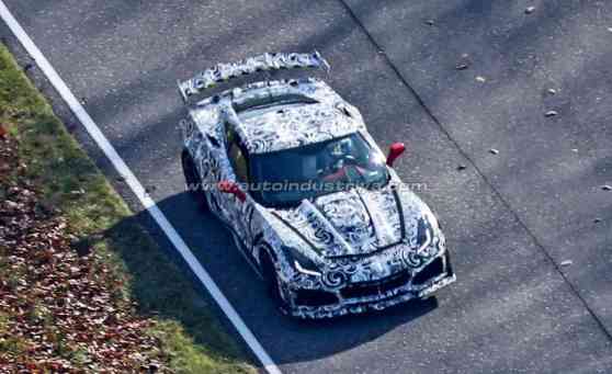 Spied: 2018 Chevrolet Corvette ZR1 bares aggressive aero pack image