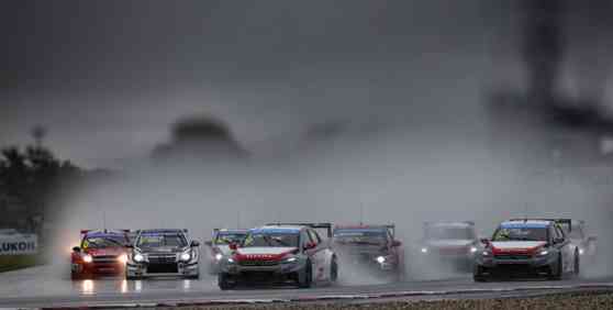 2014 WTCC: Citroen wins 1-2 in Slovakia before rain cancels Race 2 image