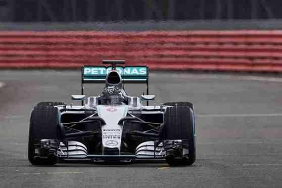 Mercedes AMG tests new F1 W06 Hybrid on Silverstone image