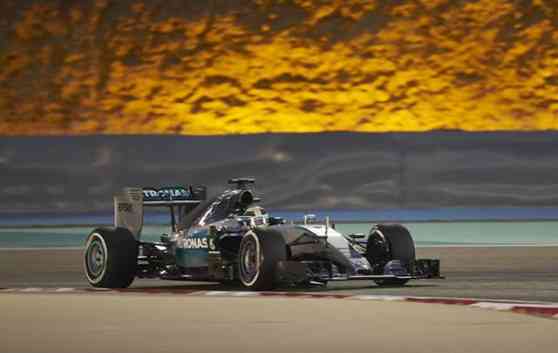 Hamitlon wins an exciting 2015 Bahrain Grand Prix image