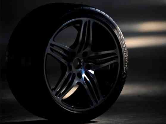 Michelin sends bid as F1 tire supplier image
