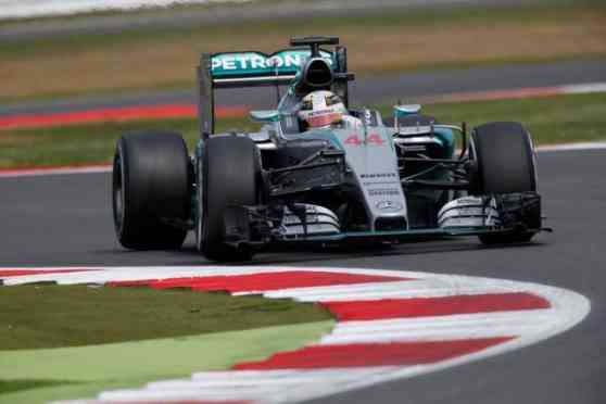 Hamilton wins dramatic 2015 British Grand Prix image