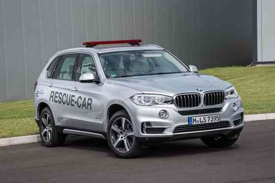 BMW introduces the X5 Formula E Rescue Vehicle image