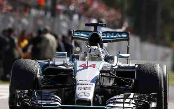 Lewis Hamilton takes the checkered flag at 2015 Italian Grand Prix image