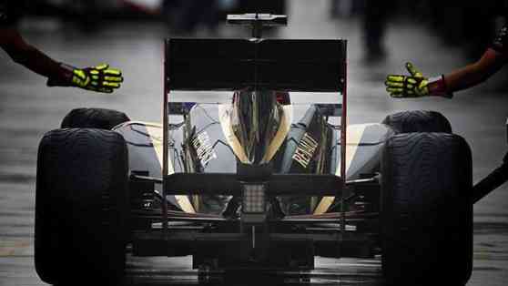 Renault signs letter of intent to acquire Lotus F1 Team image