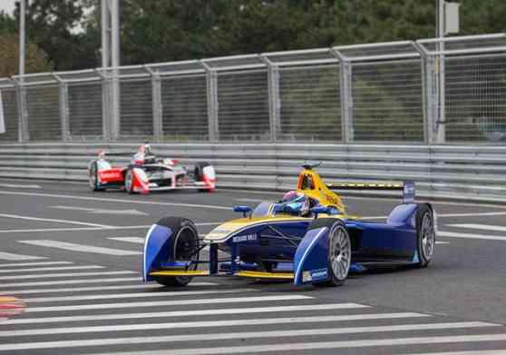 Sebastien Buemi wins 2015-16 Formula E opener in Beijing image