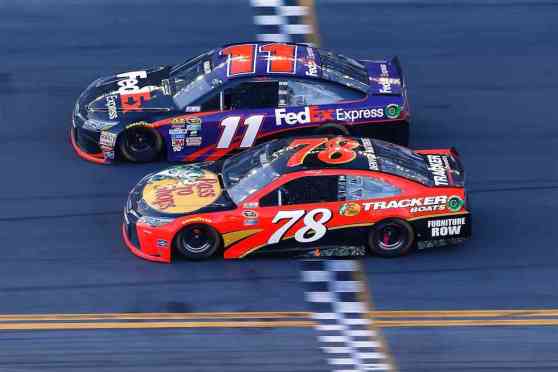 Denny Hamlin makes photo finish win in 2016 Daytona 500 image
