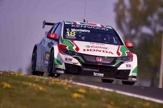 WTCC 2016: Monteiro takes championship lead with Slovakia win image
