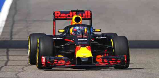 Red Bull Racing tests protective F1 windshield image