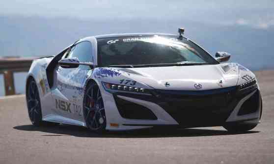 Acura NSX takes class win in Pikes Peak 2016 image