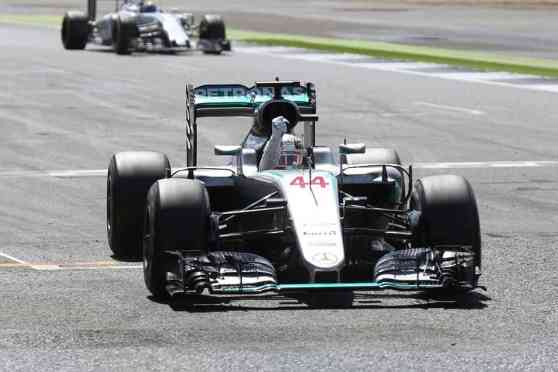 Hamilton takes checkered flag at 2016 Formula 1 British Grand Prix image