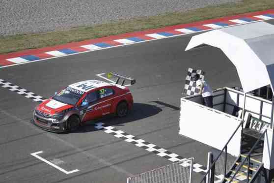 WTCC 2016: Lopez delights home crowd with Argentina win image