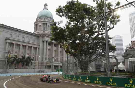 Report: Singapore no longer wants to host F1 - Eccelestone image