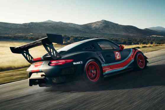 This Porsche 911 GT2 RS Clubsport is a 700 PS track weapon image