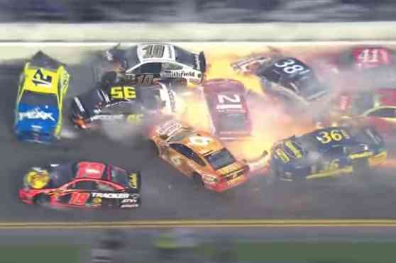 Watch a huge 21-car pileup unfold at 2019 Daytona 500  image