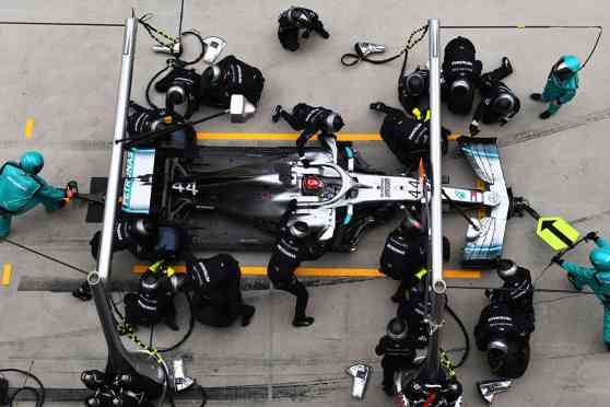 Mercedes F1 double stack Chinese GP pitstop is a perfect display of teamwork image