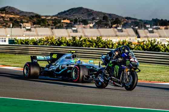 Lewis Hamilton trades F1 for MotoGP bike with Valentino Rossi image