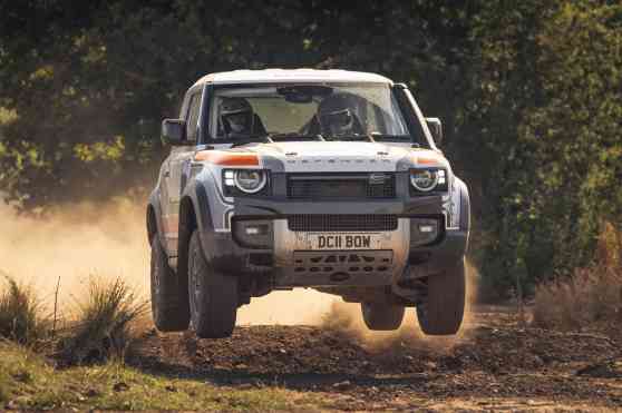 Bowler strips down Defender 90 for rallying image