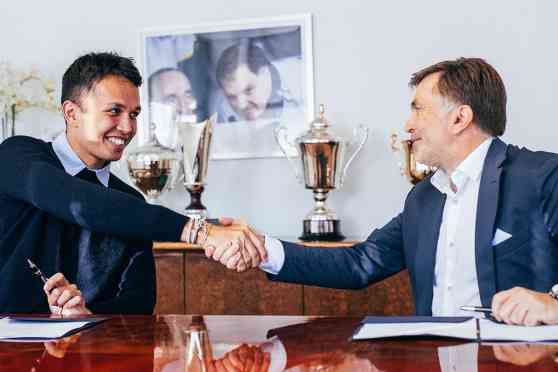 Alex Albon joins Williams for 2022 F1 season image