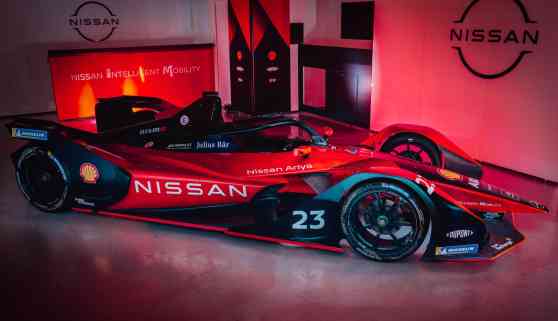 Nissan reinforces commitment to race in Formula E image