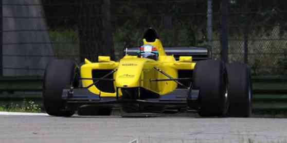 A1GP car covers half a season's distance in testing image