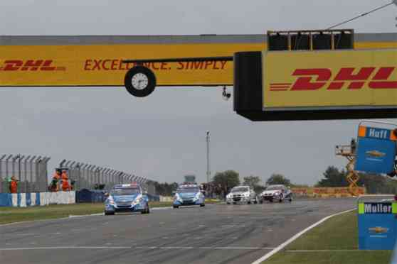 FIA WTCC: Muller sweeps Round 13 and 14 at Donington Park image