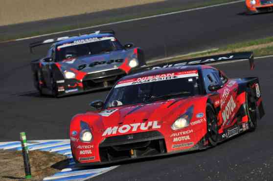 Motul Autech GT-R closes 2011 Super GT series with a win image