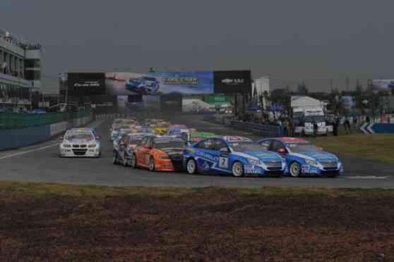 FIA WTCC: Menu and Muller collect double wins for Chevrolet in Shanghai image