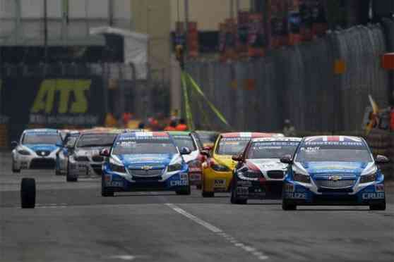 FIA WTCC: Huff Scores Double but Muller takes 2011 Championship image