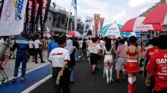 Behind the scenes at the Super GT image