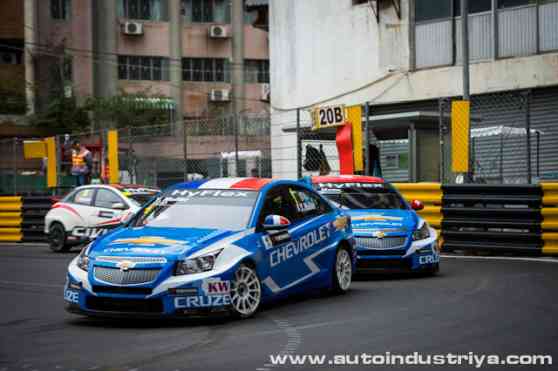 Chevrolet drivers sweep 2012 WTCC Macau race, championship image